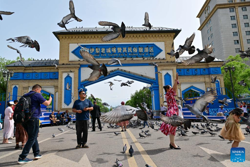 Xinjiang attracts tourists during summer