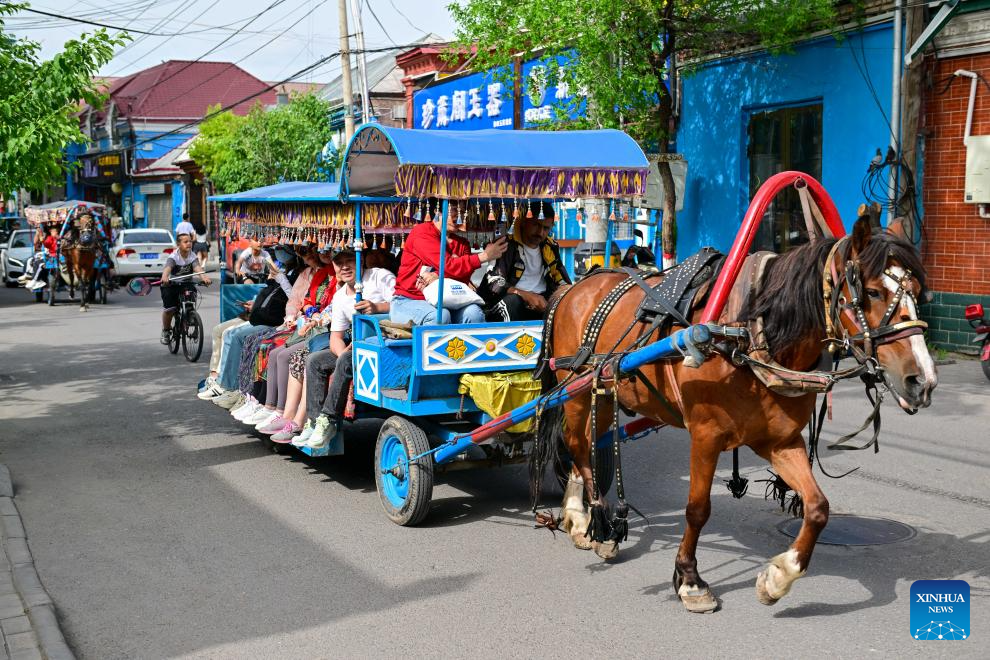 Xinjiang attracts tourists during summer