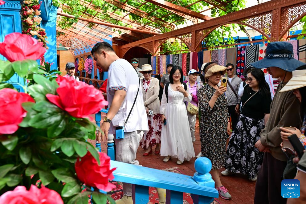 Xinjiang attracts tourists during summer