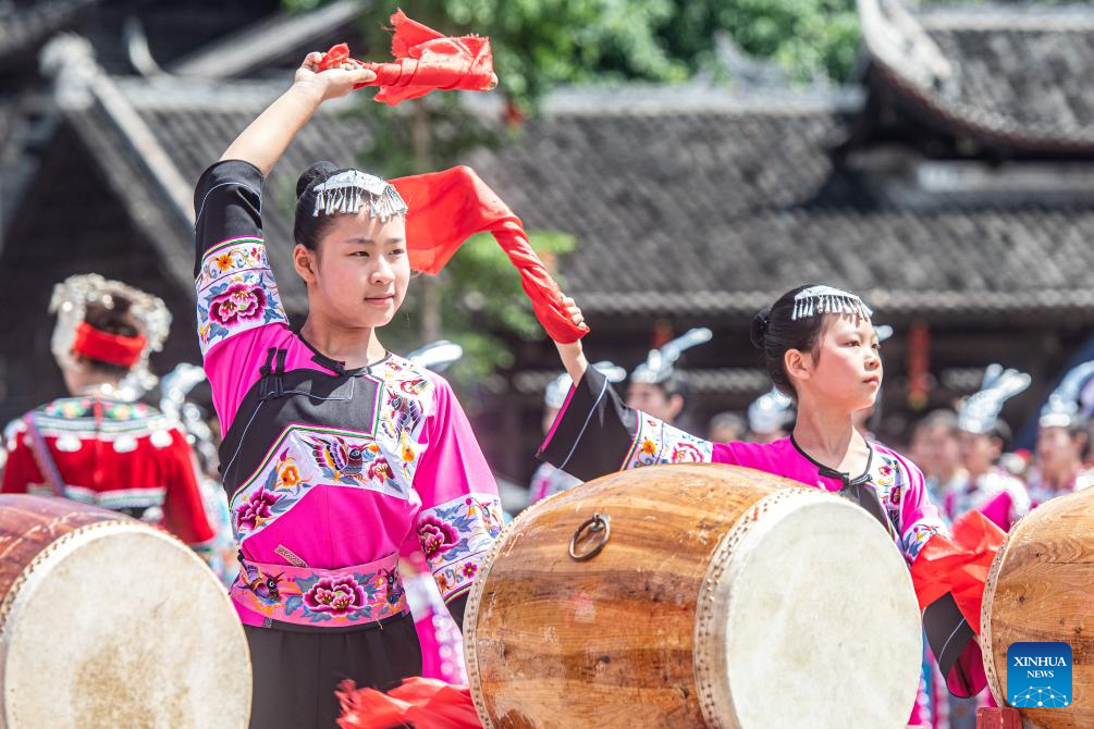 Miao people celebrate Caihuashan festival in Chongqing