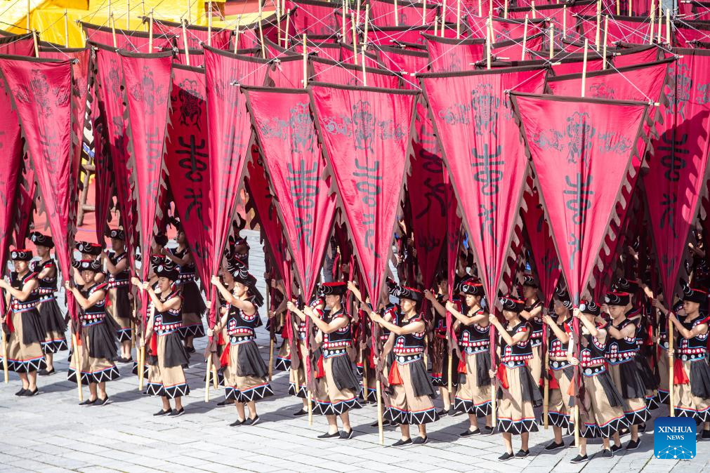 Miao people celebrate Caihuashan festival in Chongqing