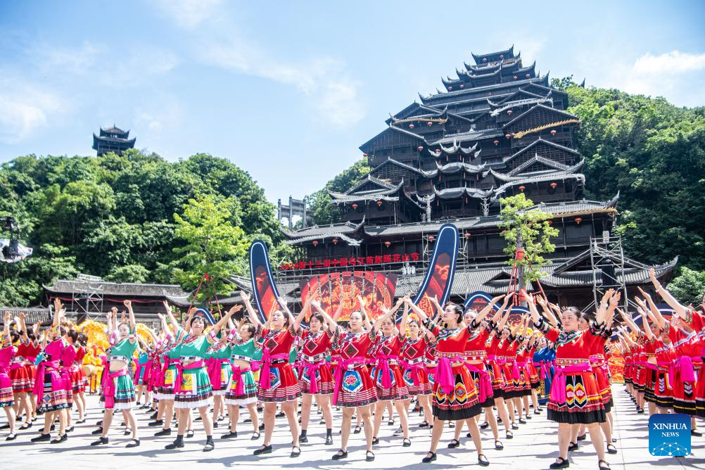 Miao people celebrate Caihuashan festival in Chongqing