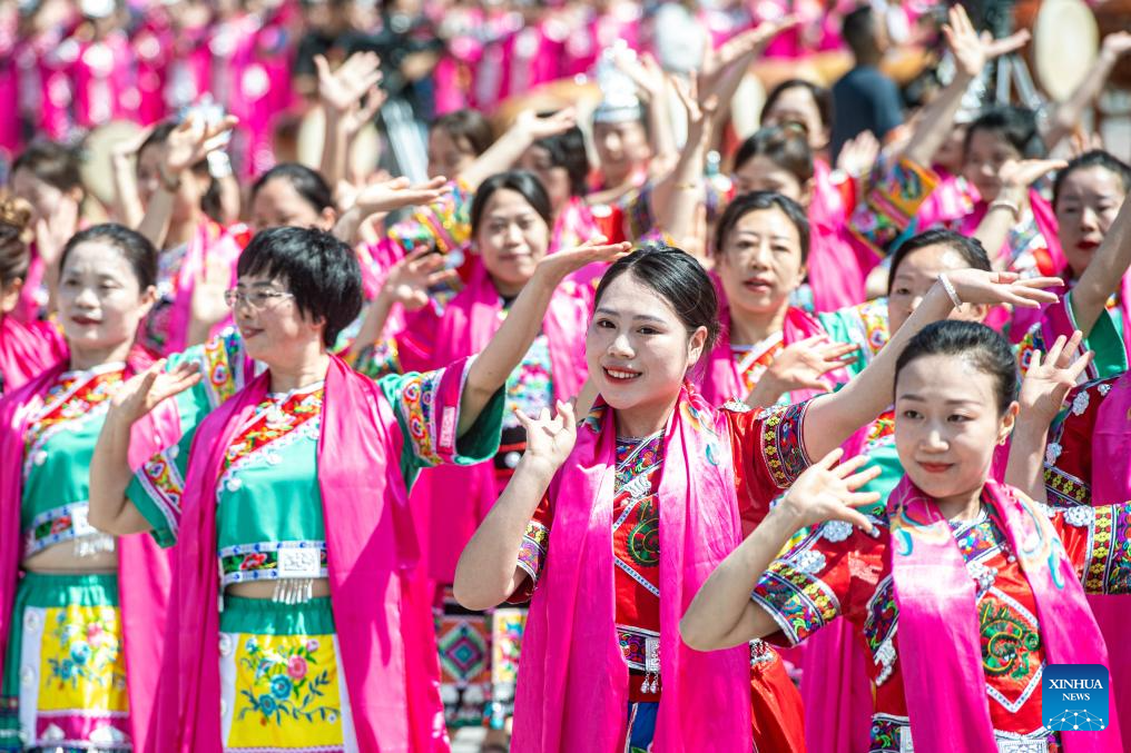 Miao people celebrate Caihuashan festival in Chongqing