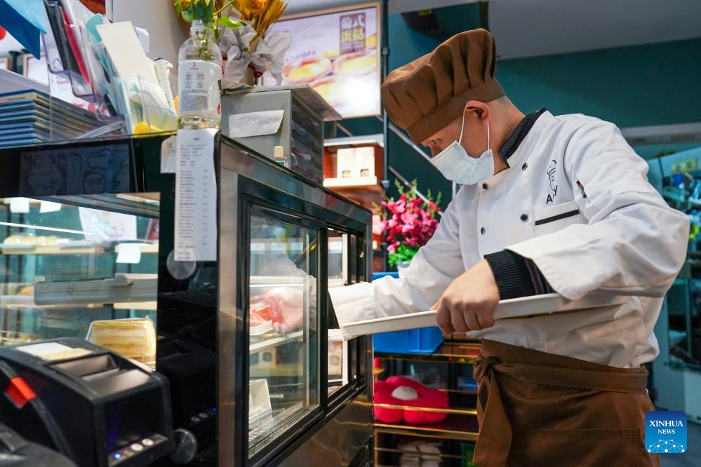 Mentally disabled people get training, job opportunities at Bakery in Nanjing