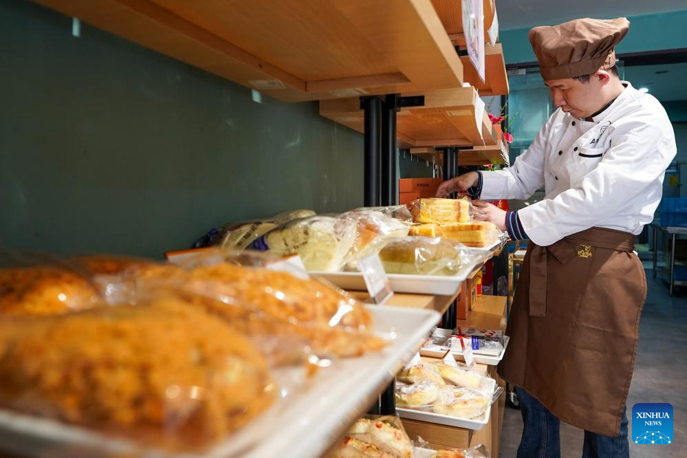 Mentally disabled people get training, job opportunities at Bakery in Nanjing