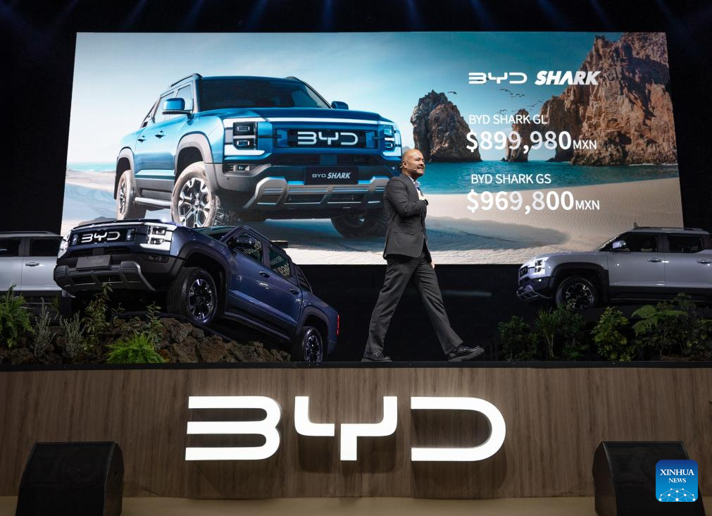BYD's pick-up truck SHARK exhibited in Mexico City