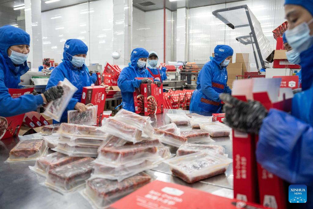 Nanxian County in C China's Hunan promotes development of crayfish industry