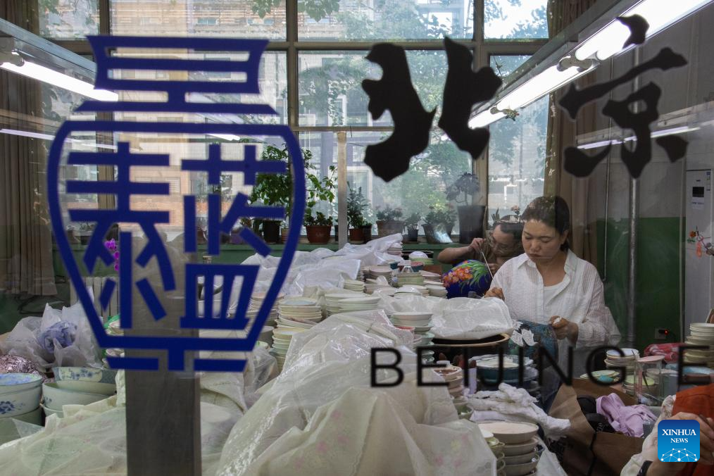 A glimpse of Jingtailan artworks at Beijing Enamel Factory