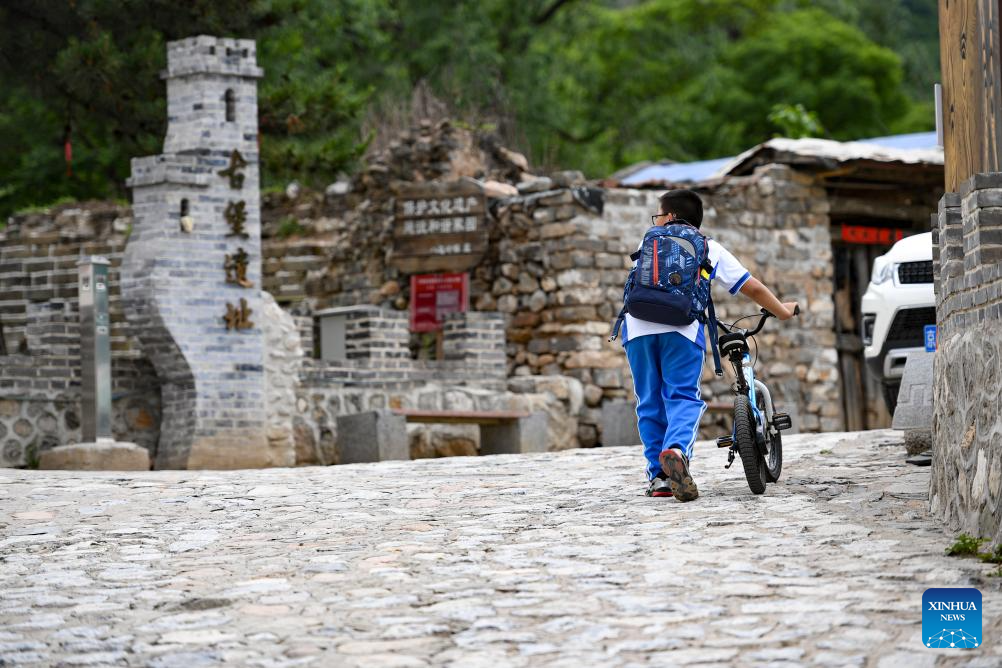 Shixia Village in Beijing develops tourism industry relying on resources of Great Wall