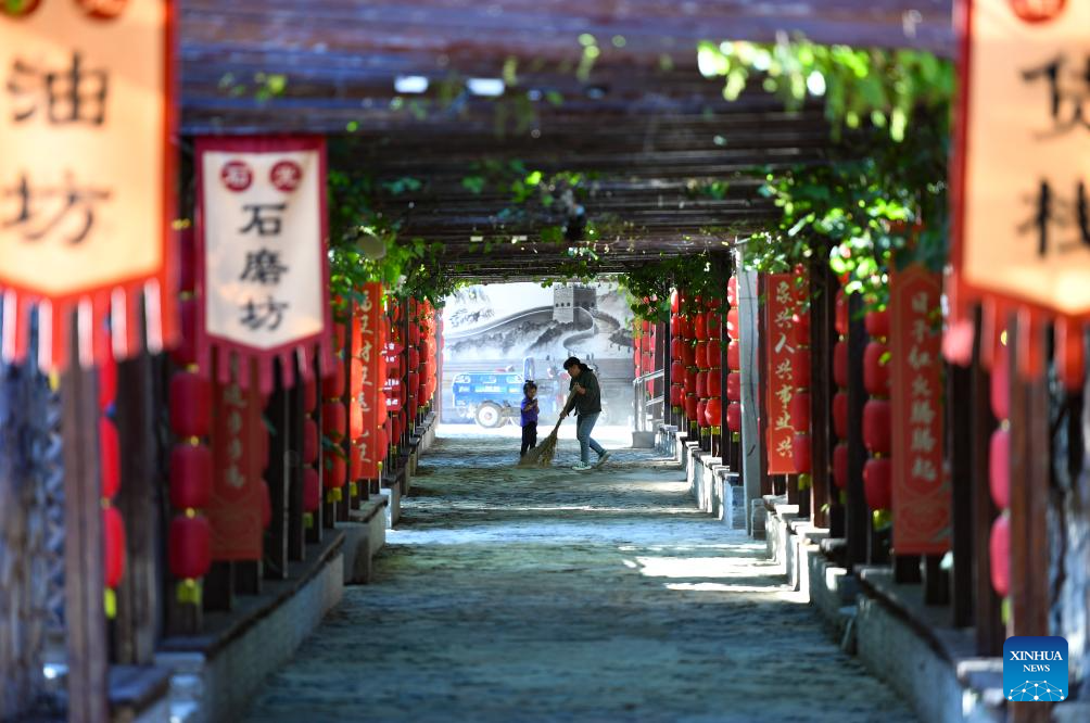 Shixia Village in Beijing develops tourism industry relying on resources of Great Wall