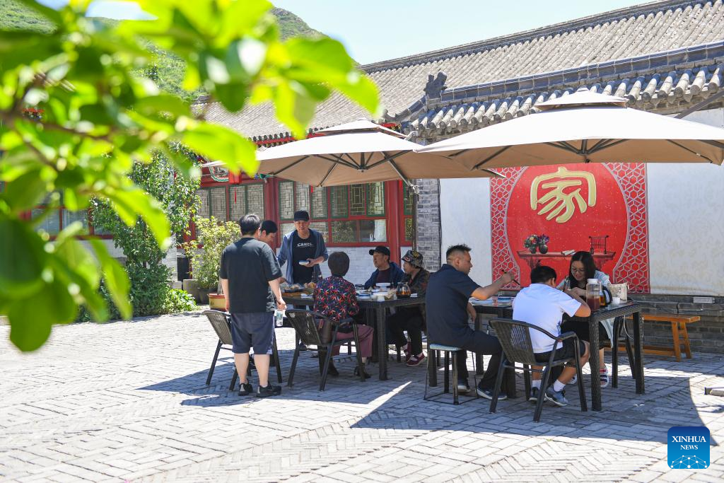 Shixia Village in Beijing develops tourism industry relying on resources of Great Wall