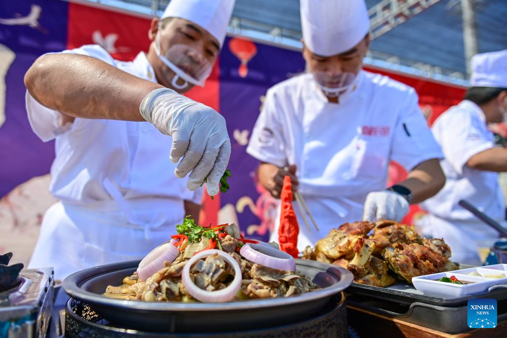 Lamb cooking contest held in Yumin County, China's Xinjiang