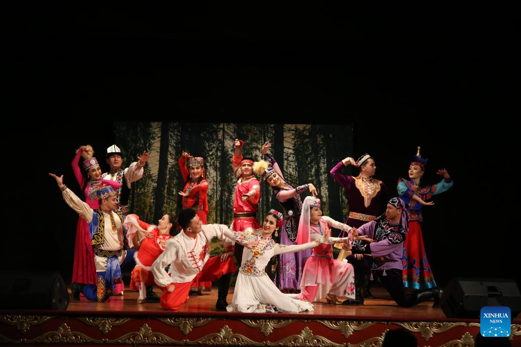 Artists from China's Xinjiang present performance in Türkiye's Istanbul