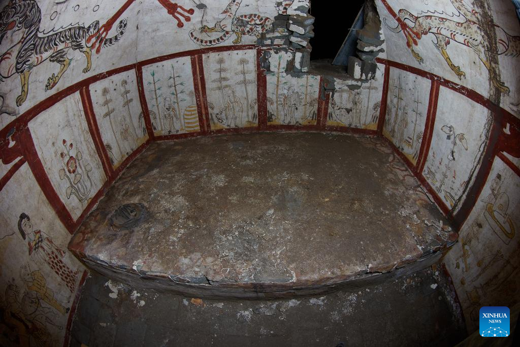 Well-preserved murals found in millennia-old Chinese tomb