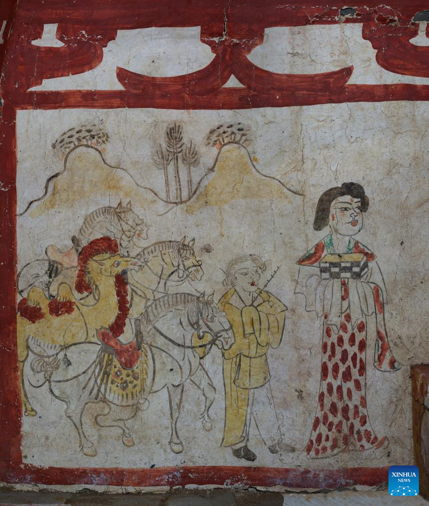Well-preserved murals found in millennia-old Chinese tomb
