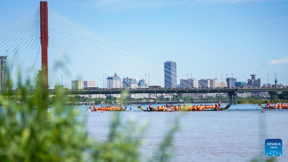 Dragon boat races held across China to mark Duanwu Festival