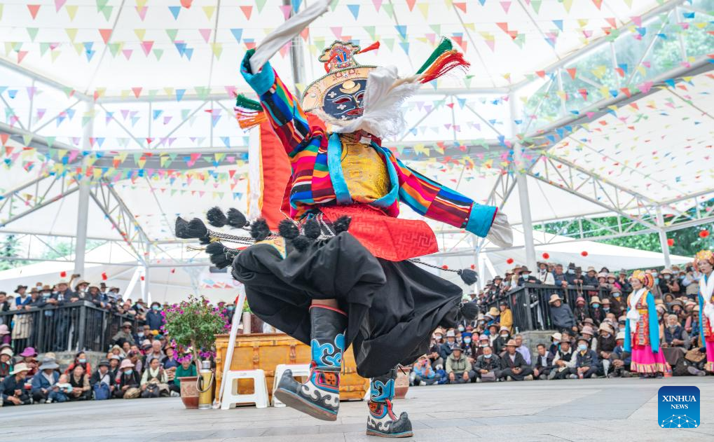 Folk artists stage Tibetan opera performance in Lhasa, SW China's Xizang