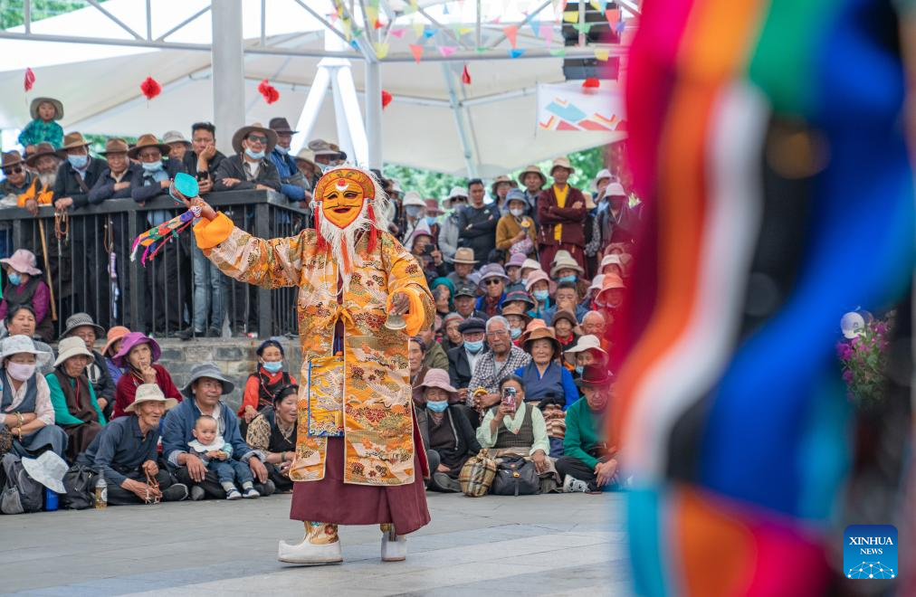 Folk artists stage Tibetan opera performance in Lhasa, SW China's Xizang