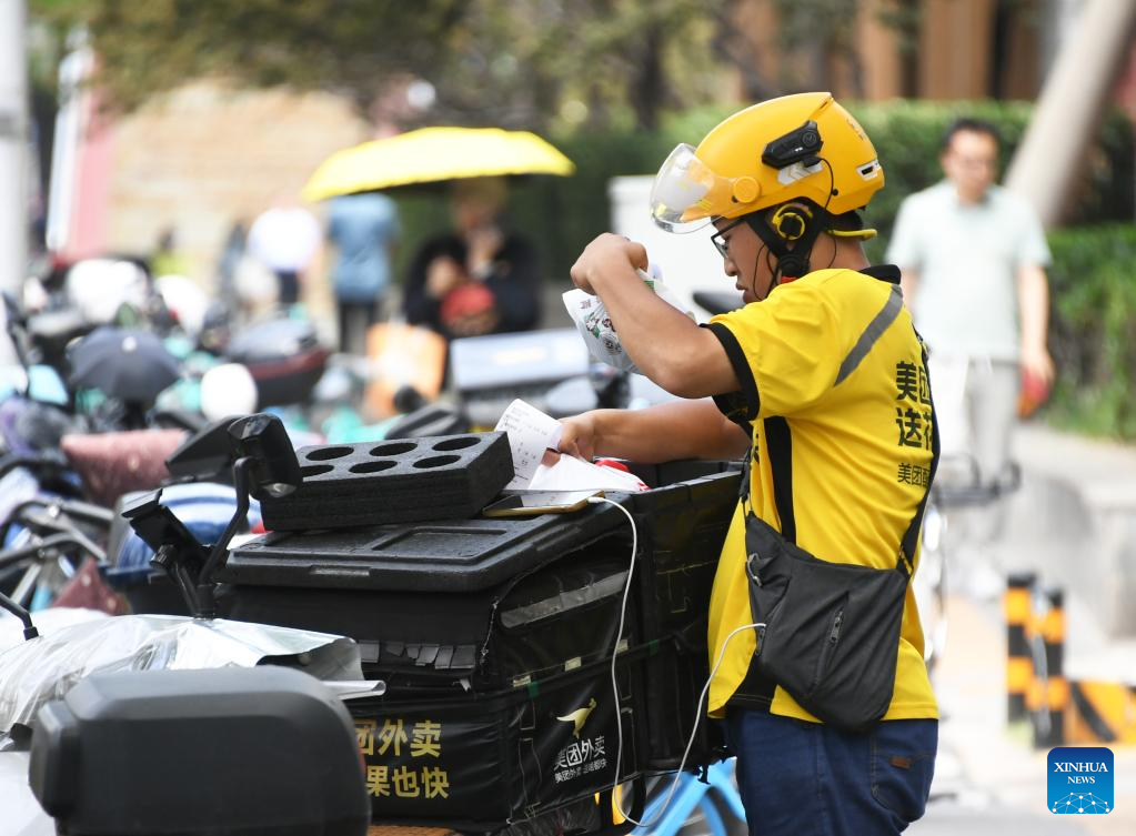 China Focus: Severe weather tests China, brings more heat, rainstorms