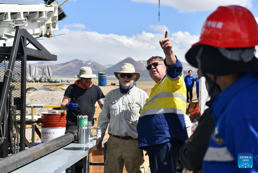 Multinational team researches climate change in world's highest saltwater lake