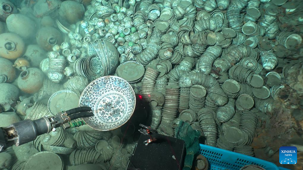 Over 900 pieces of relics retrieved from shipwrecks in South China Sea