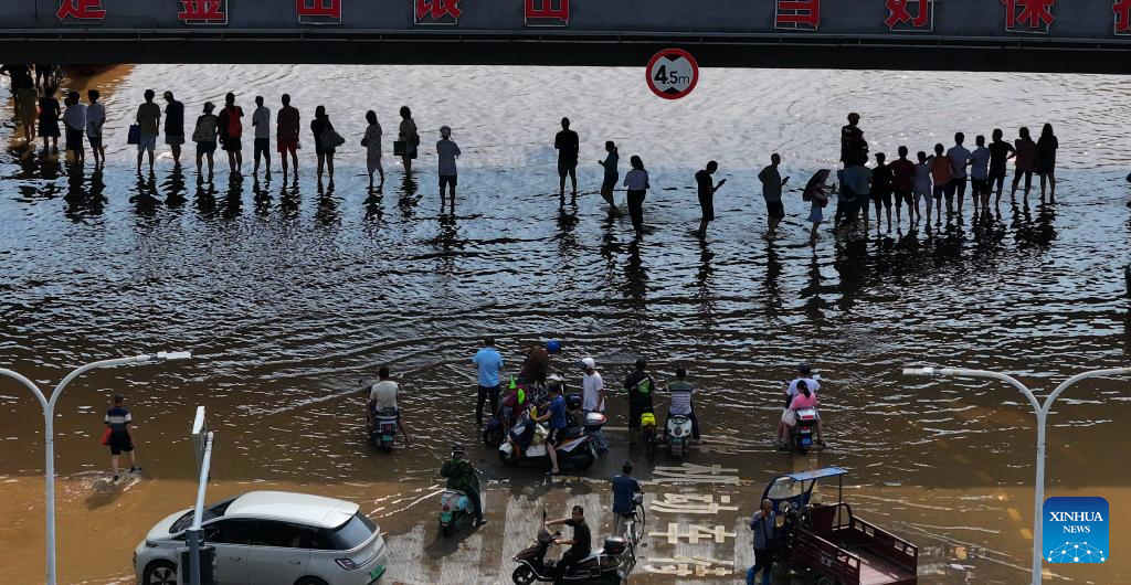 China Focus: China revs up flood rescue efforts as rains continue