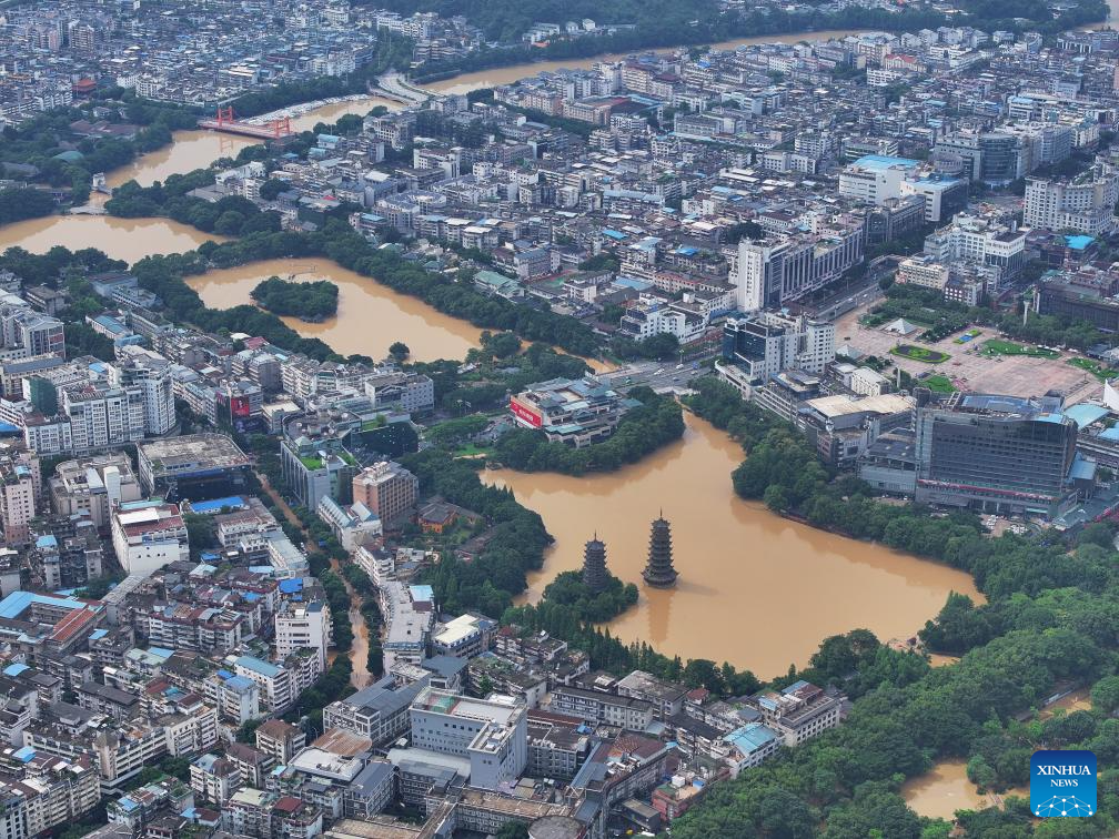 China Focus: China revs up flood rescue efforts as rains continue