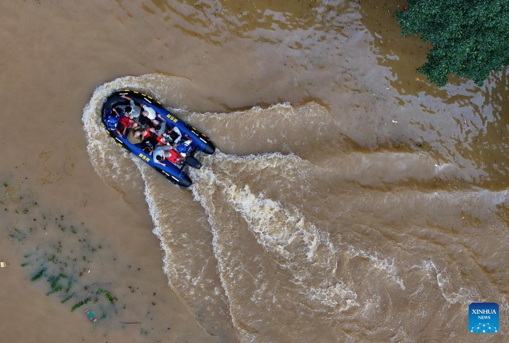 China Focus: China revs up flood rescue efforts as rains continue