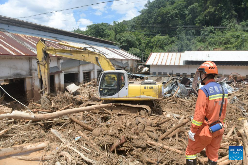 China Focus: China revs up flood rescue efforts as rains continue