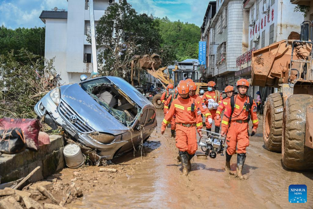 China Focus: China revs up flood rescue efforts as rains continue