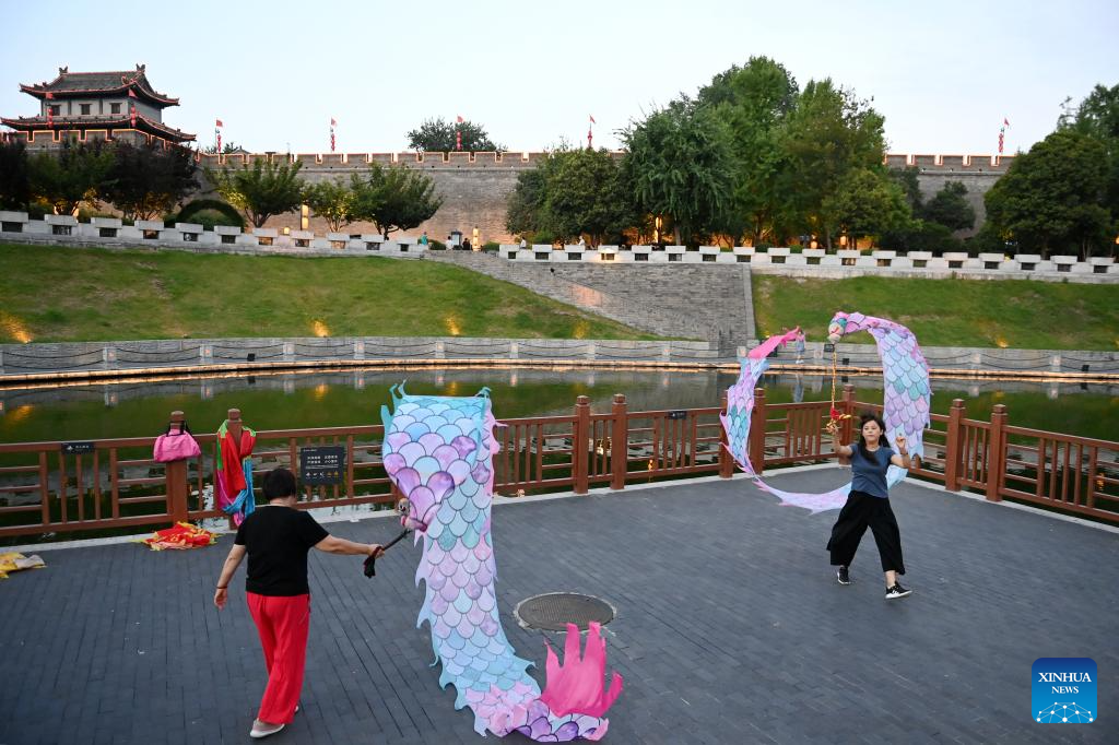 Sports life around the ancient city wall in Xi'an, China