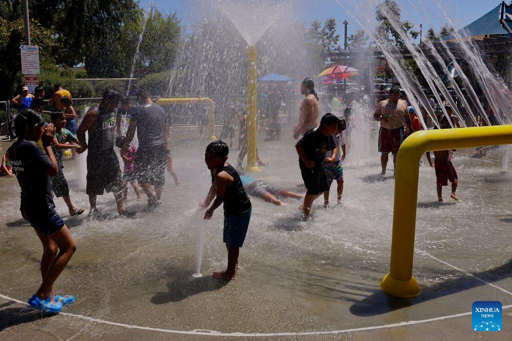 Heat wave scorches U.S., bringing record-breaking temperatures