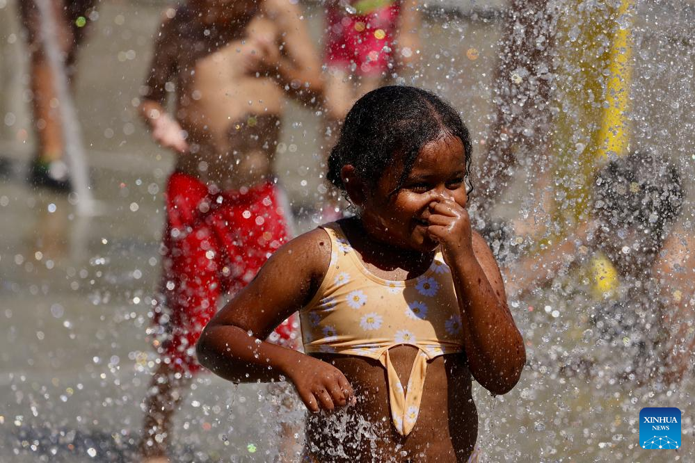 Heat wave scorches U.S., bringing record-breaking temperatures