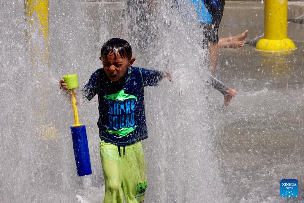 Heat wave scorches U.S., bringing record-breaking temperatures