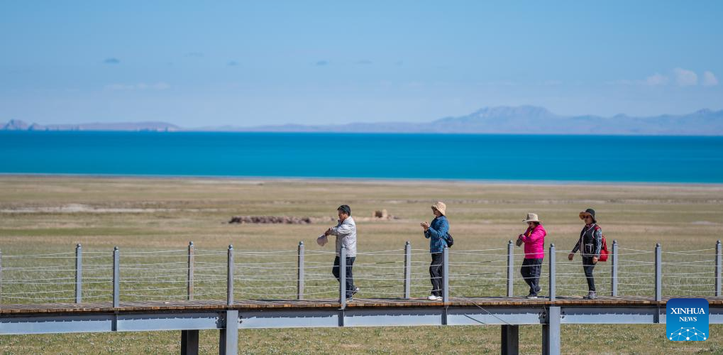 Scenery of Serling Tso Lake in SW China's Xizang