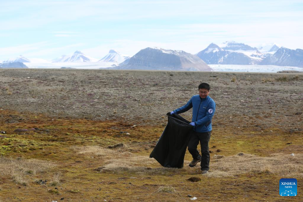 Feature: Chinese scientists brave Arctic depths, discover bonds beyond borders