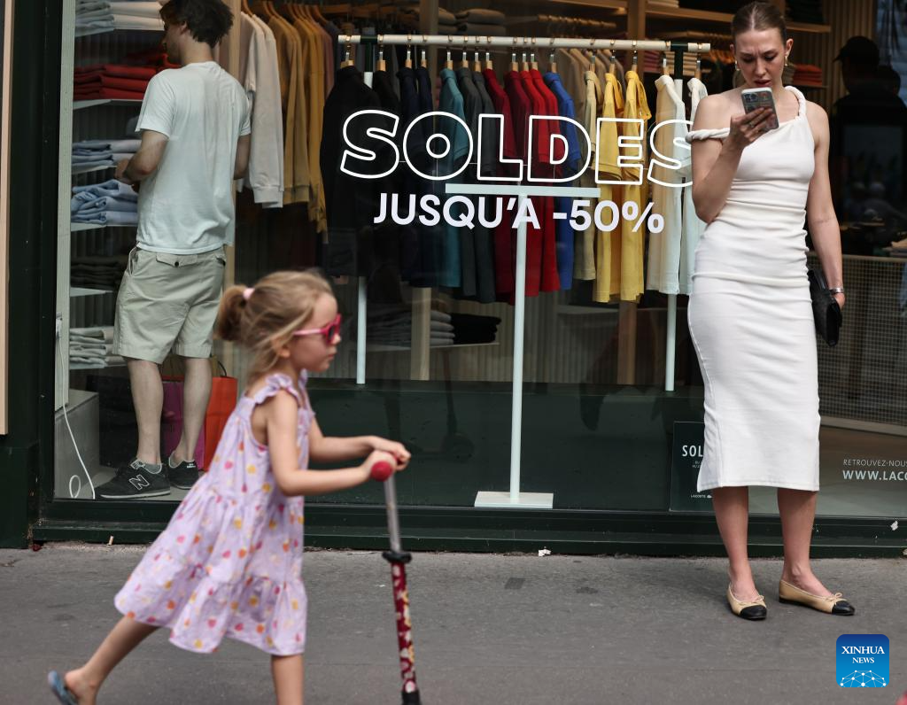 Summer sales kick off in Paris