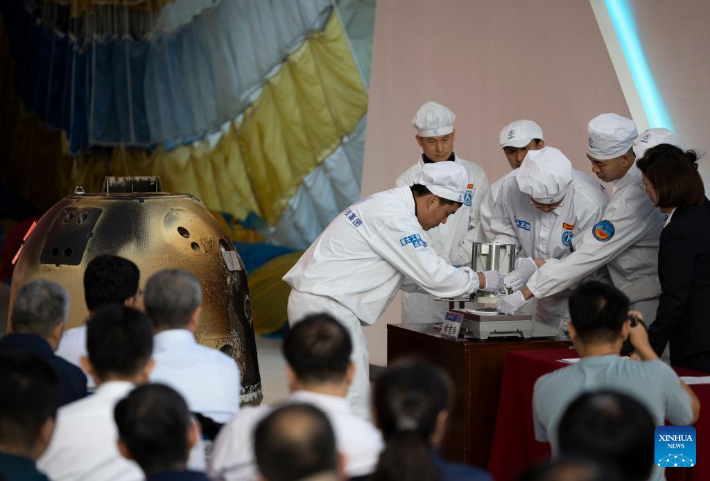 China's Chang'e-6 collects 1,935.3 grams of samples from moon's far side