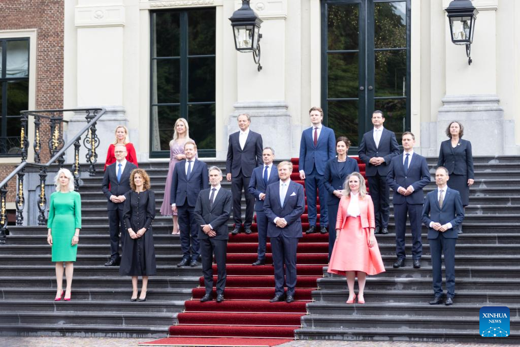 New Dutch gov't sworn in, over 220 days after elections