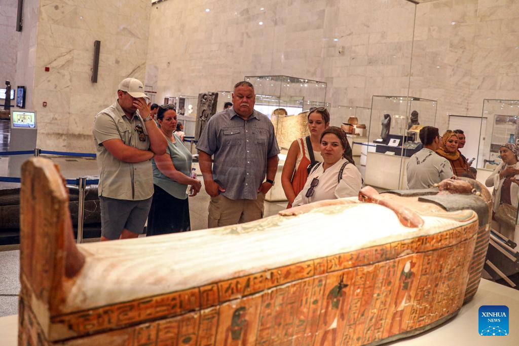 Egypt's tourism revenue hits 6.6 bln USD in H1: ministry