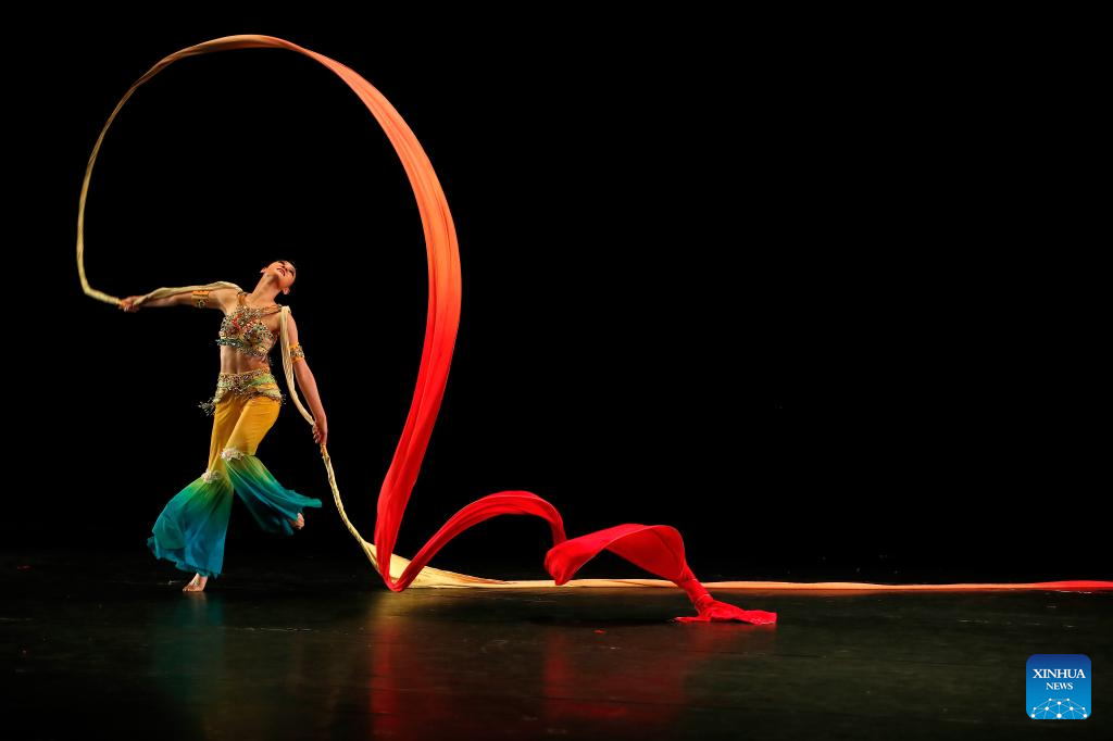 Chinese classical dance show Beauty Beyond Words staged in Bucharest