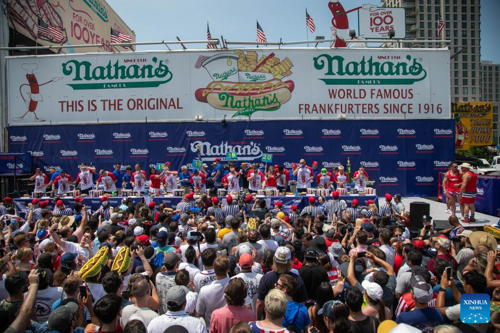 New York hot dog eating contest sees new face of champion