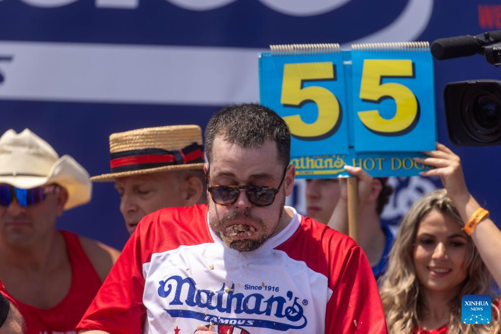 New York hot dog eating contest sees new face of champion