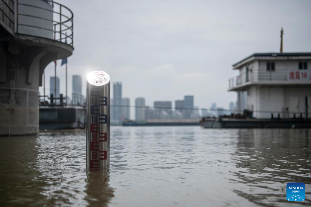 Water level in sections of China's longest river exceeds warning mark