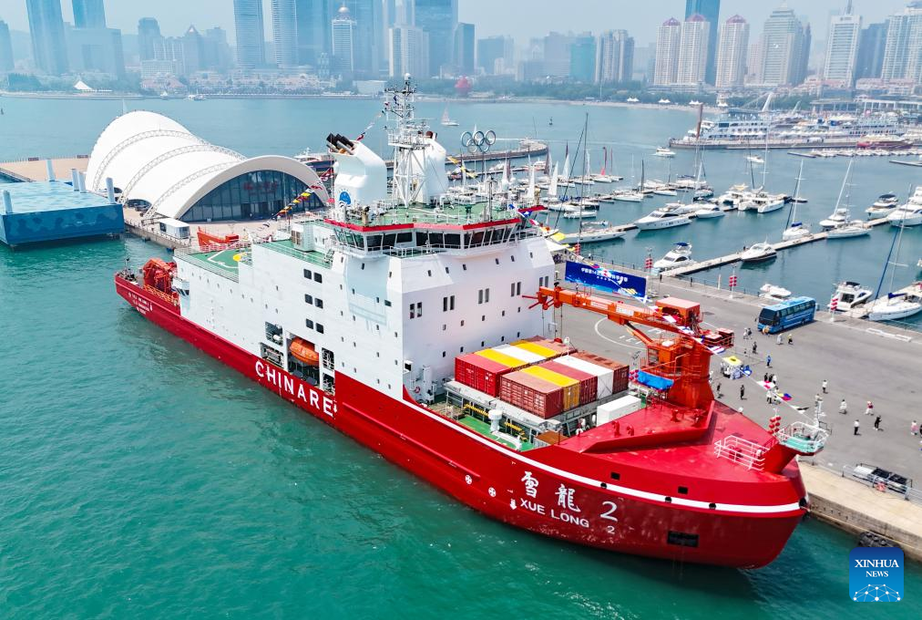 China's polar icebreakers open to public visits in eastern port city