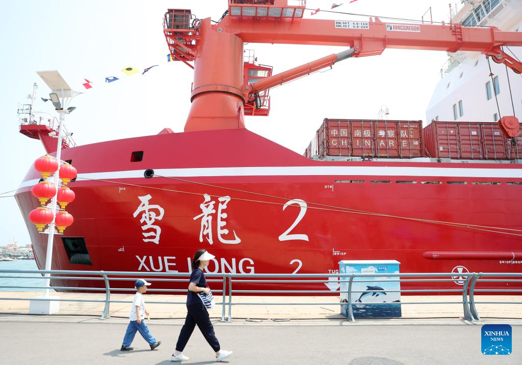 China's polar icebreakers open to public visits in eastern port city