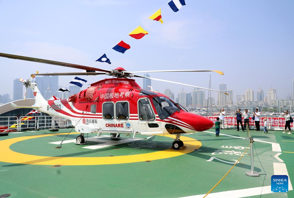 China's polar icebreakers open to public visits in eastern port city