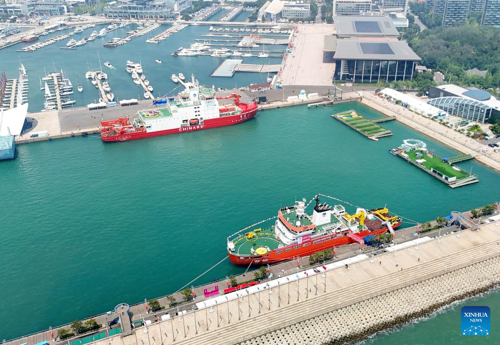 China's polar icebreakers open to public visits in eastern port city