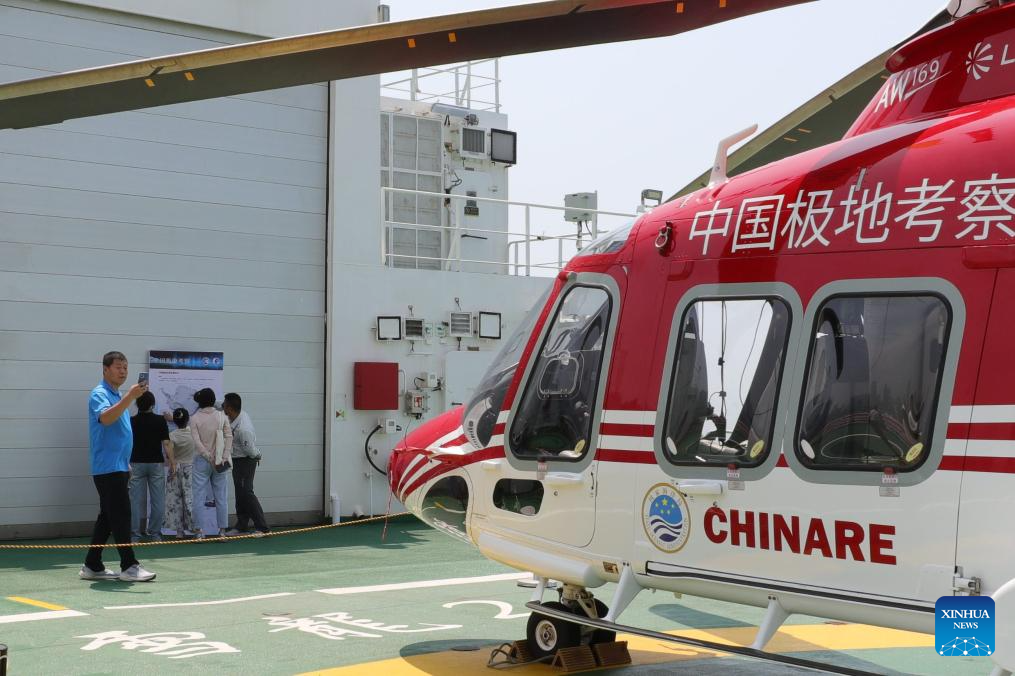 China's polar icebreakers open to public visits in eastern port city