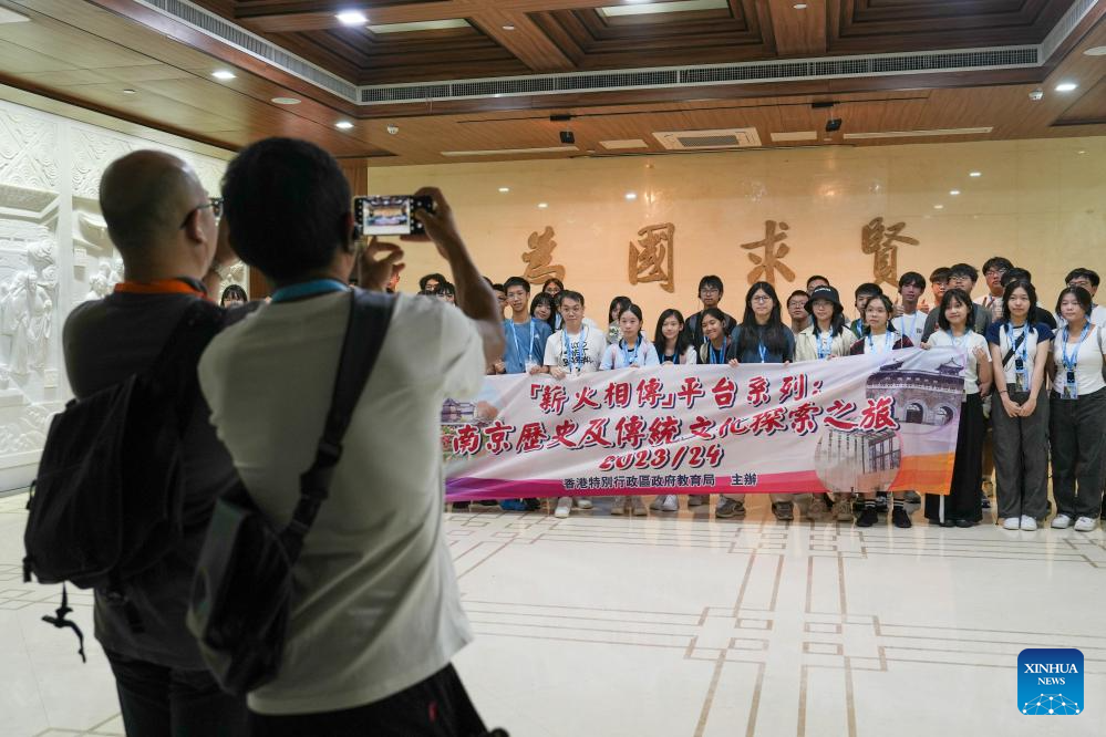 Teenagers from HK participate in study tour in E China's Jiangsu